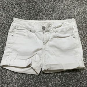 Women’s American eagle white jean shorts